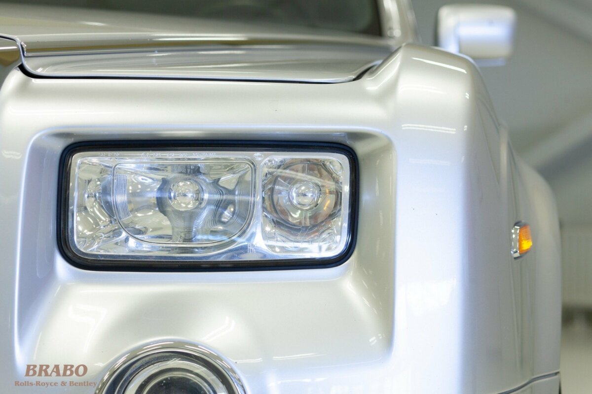 Rolls-Royce Phantom 2003 Contrast Silver