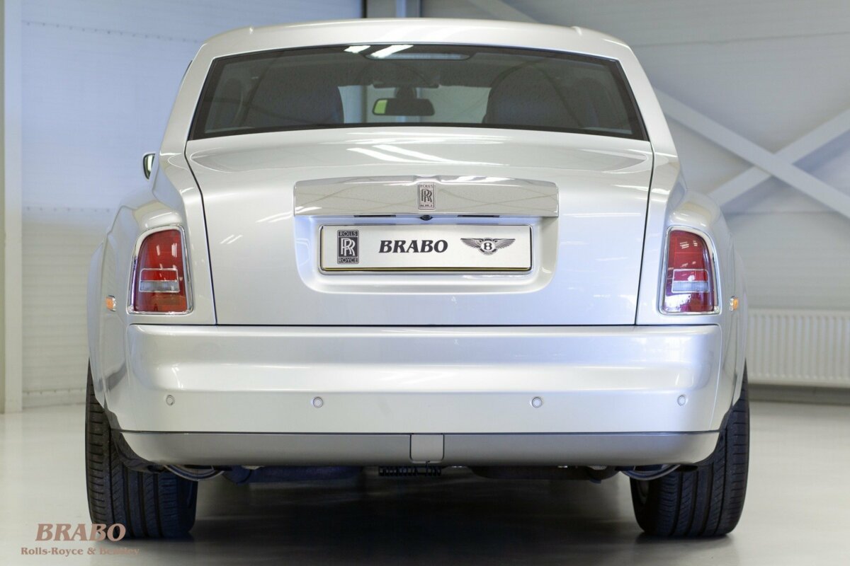 Rolls-Royce Phantom 2003 Contrast Silver