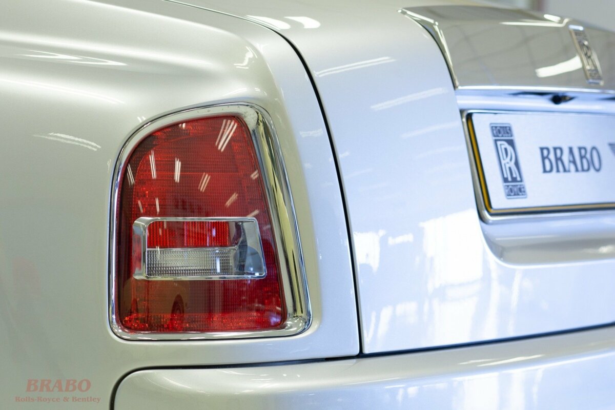 Rolls-Royce Phantom 2003 Contrast Silver