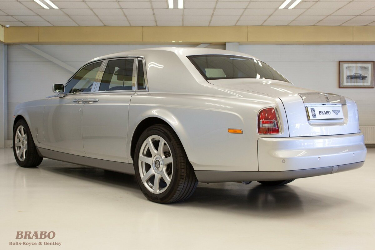 Rolls-Royce Phantom 2003 Contrast Silver