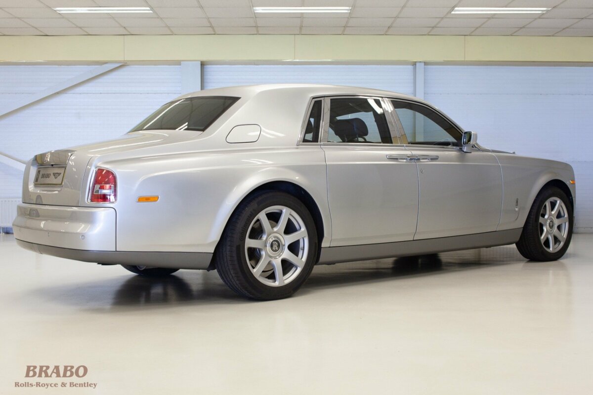 Rolls-Royce Phantom 2003 Contrast Silver