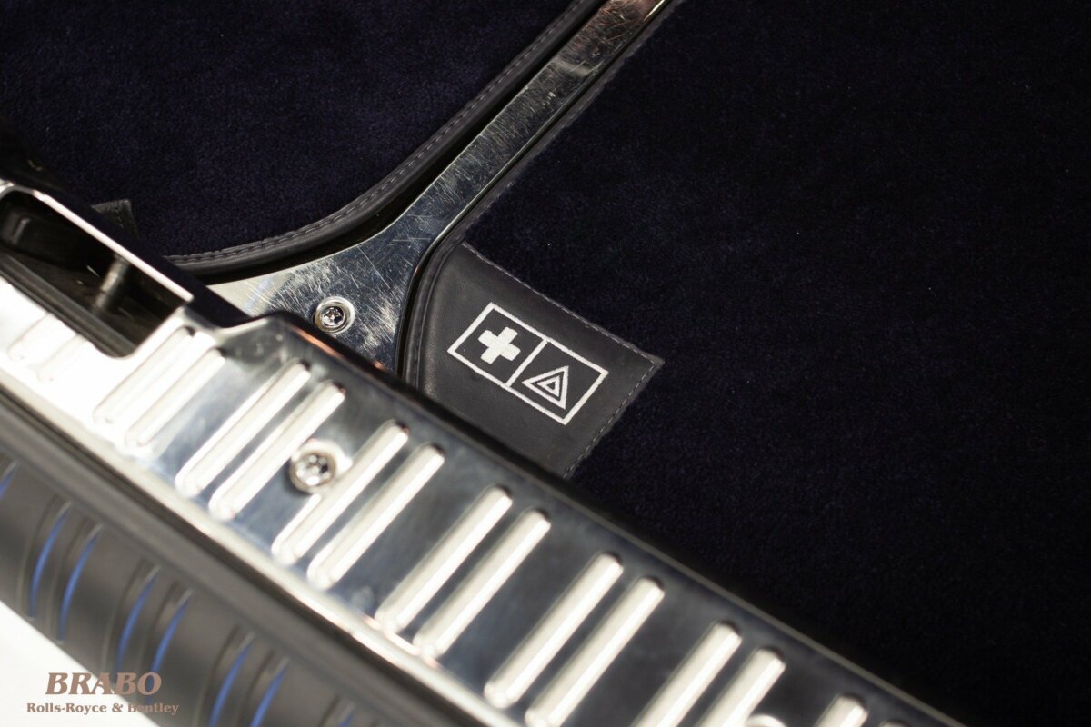 Rolls-Royce Phantom 2003 Contrast Silver