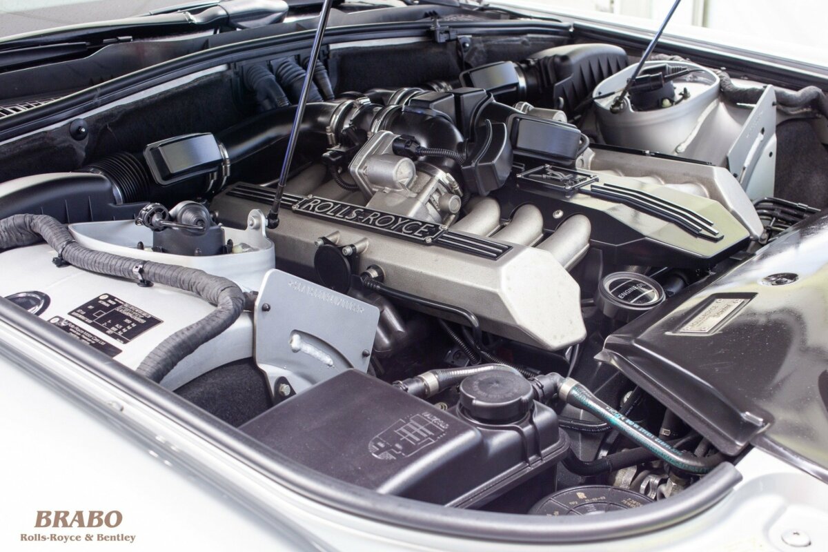 Rolls-Royce Phantom 2003 Contrast Silver