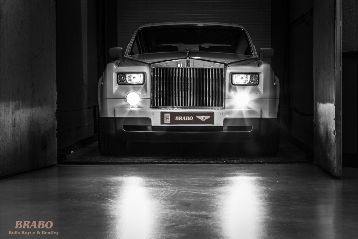 Rolls-Royce Phantom 2003 Contrast Silver