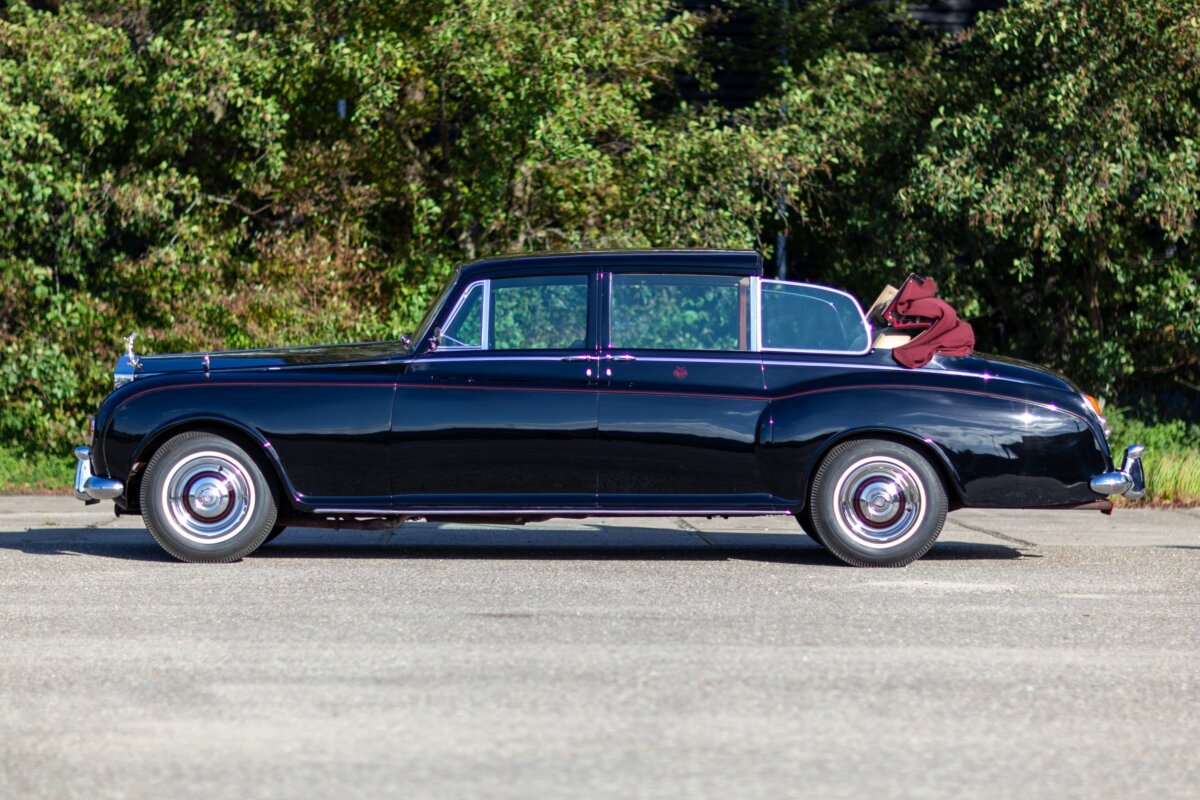 Rolls-Royce Phantom V Landaulette RHD