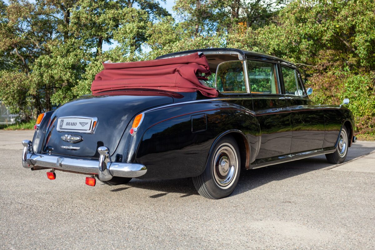 Rolls-Royce Phantom V Landaulette RHD