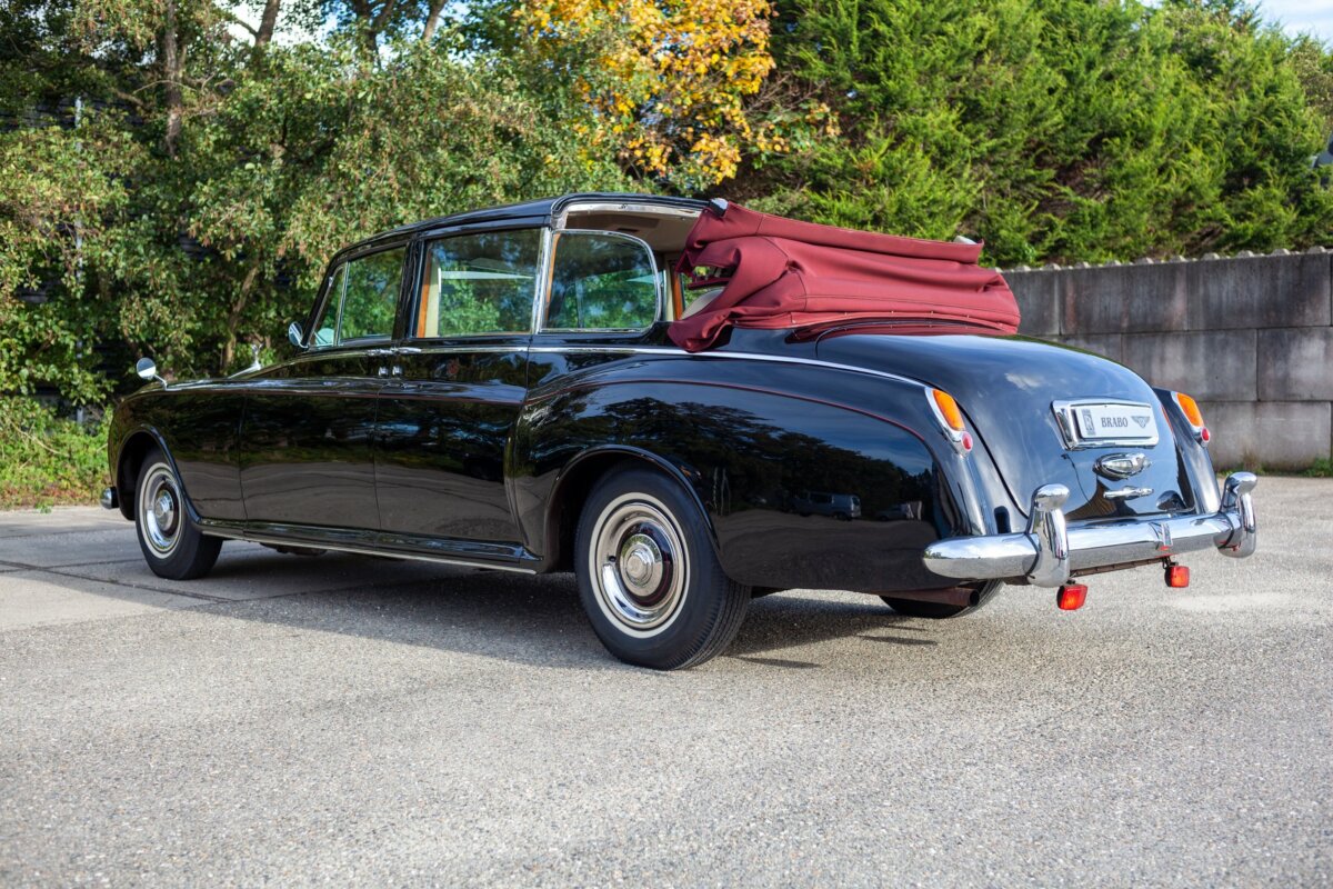 Rolls-Royce Phantom V Landaulette RHD