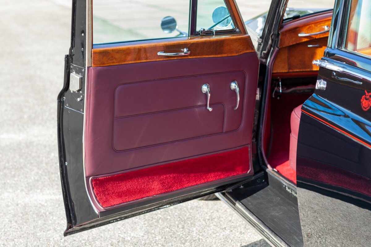 Rolls-Royce Phantom V Landaulette RHD