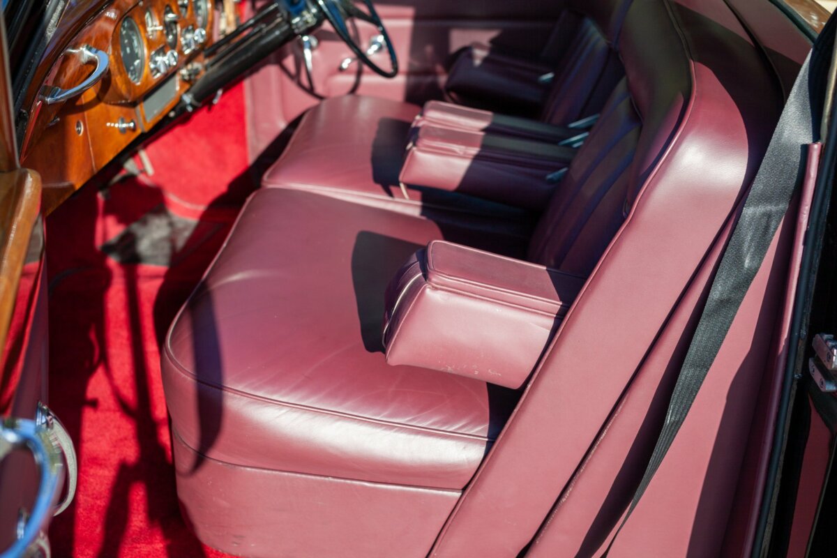 Rolls-Royce Phantom V Landaulette RHD