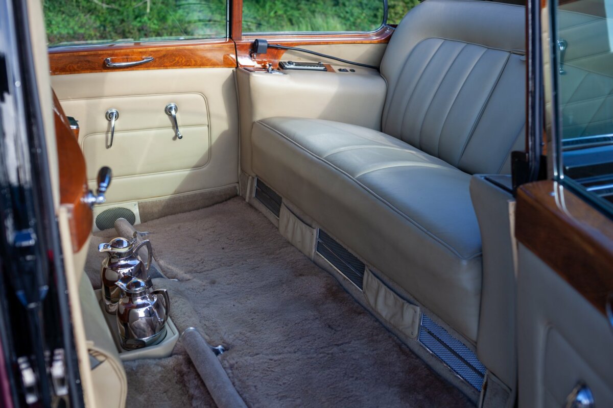 Rolls-Royce Phantom V Landaulette RHD