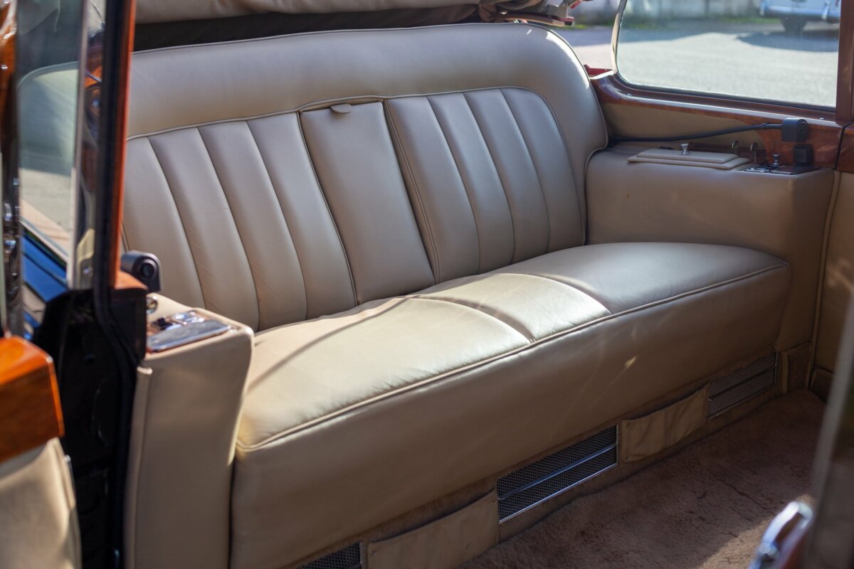 Rolls-Royce Phantom V Landaulette RHD