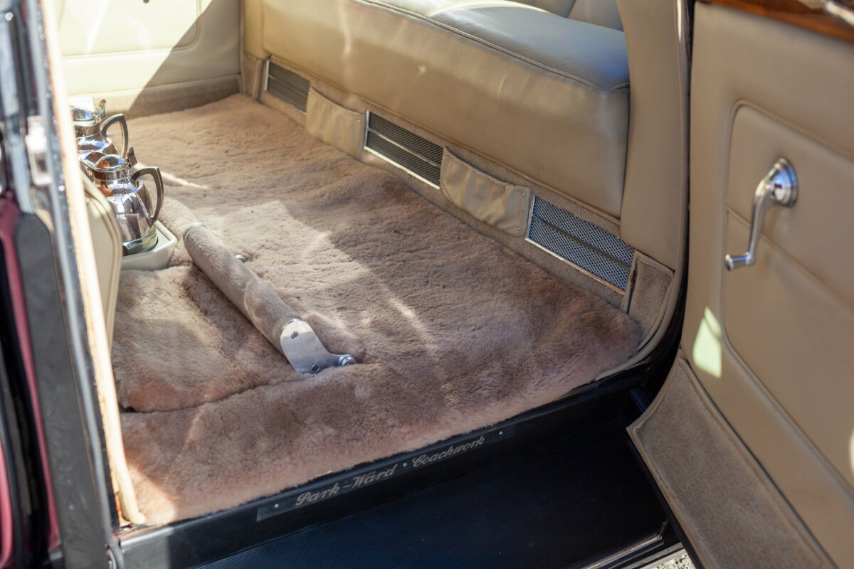Rolls-Royce Phantom V Landaulette RHD