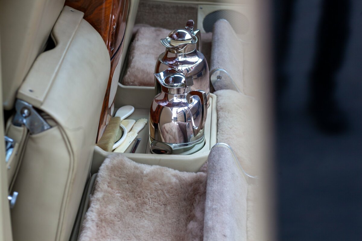 Rolls-Royce Phantom V Landaulette RHD
