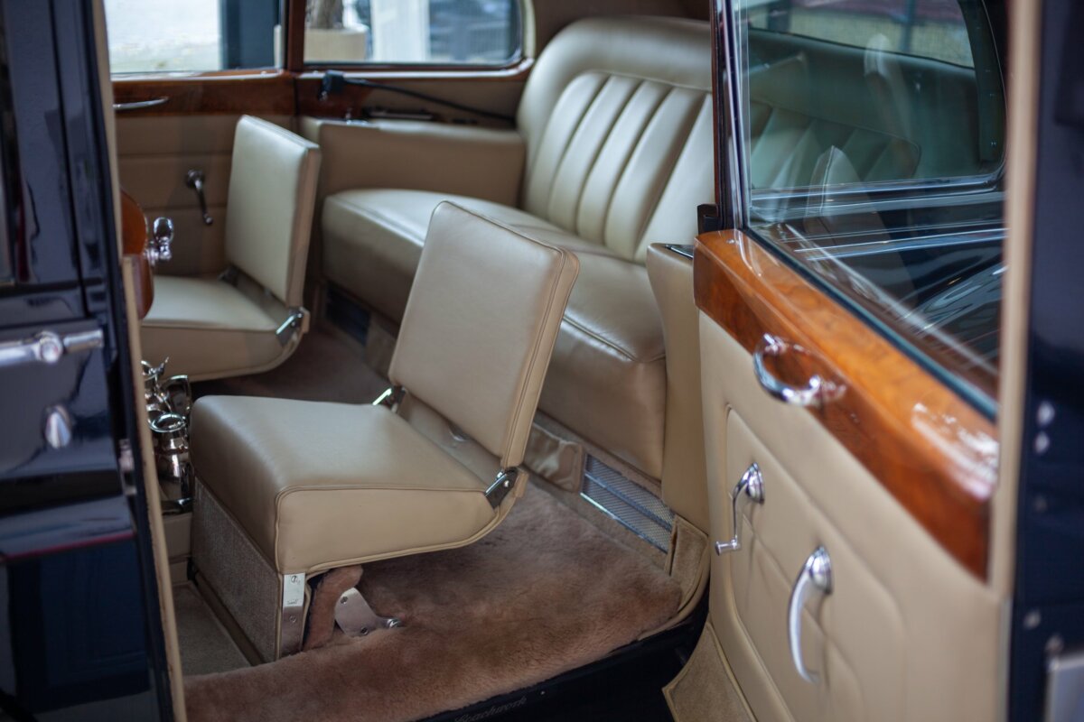 Rolls-Royce Phantom V Landaulette RHD