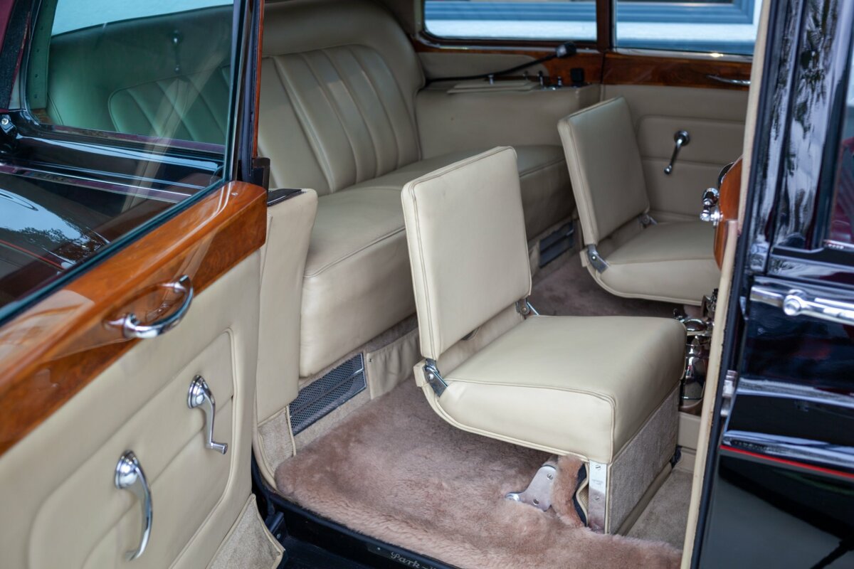 Rolls-Royce Phantom V Landaulette RHD
