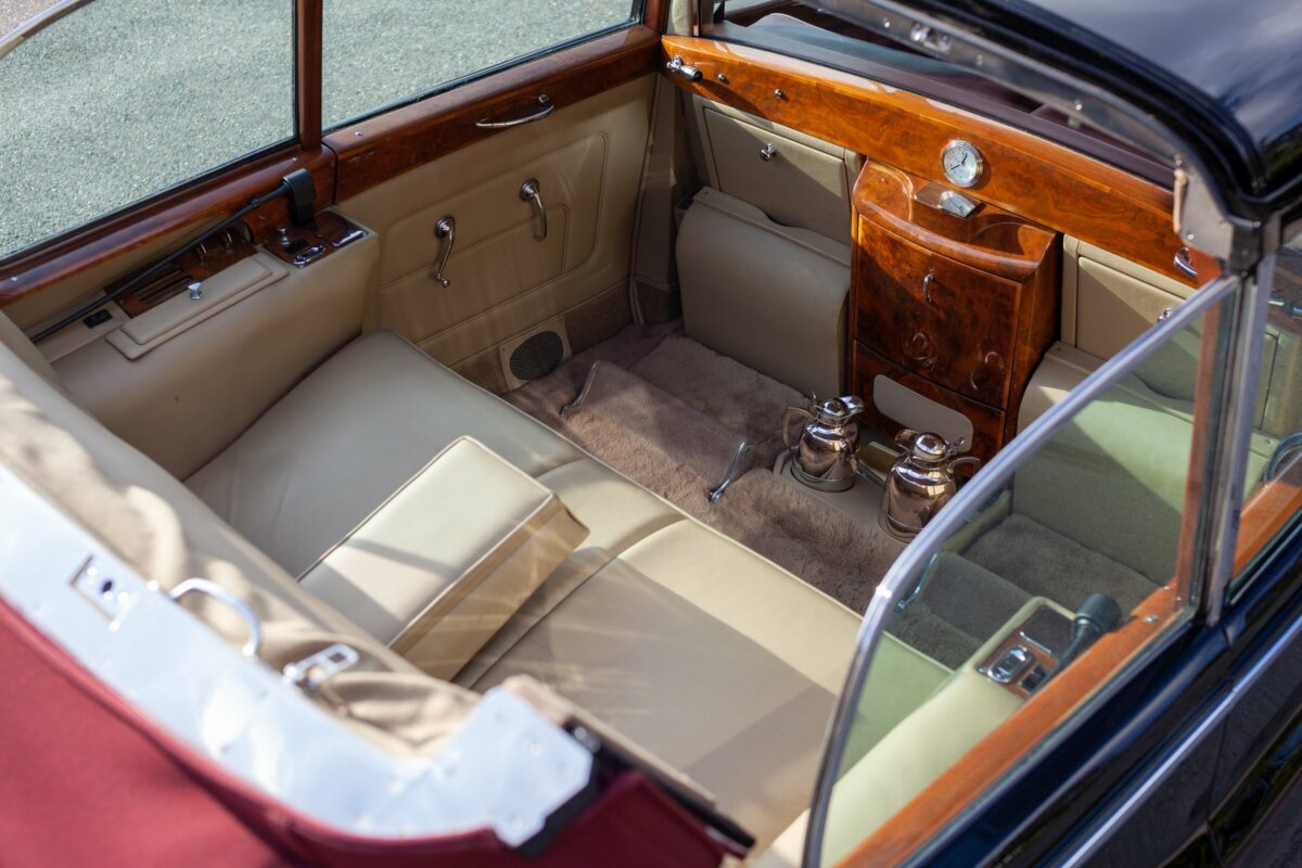 Rolls-Royce Phantom V Landaulette RHD