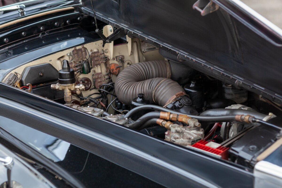 Rolls-Royce Phantom V Landaulette RHD