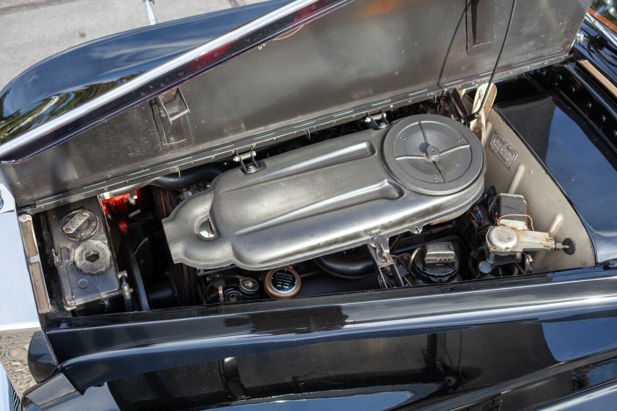 Rolls-Royce Phantom V Landaulette RHD